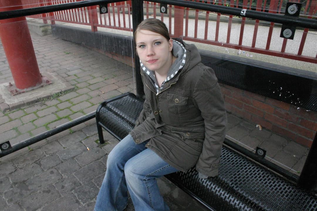 Amature in UK (001a): Baroness from Newcastle are naked outside