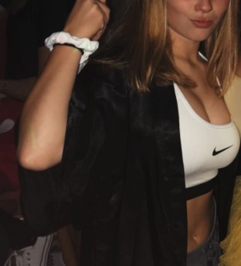 Click to view full size Twin sibling Kate has a slutty time at the beach