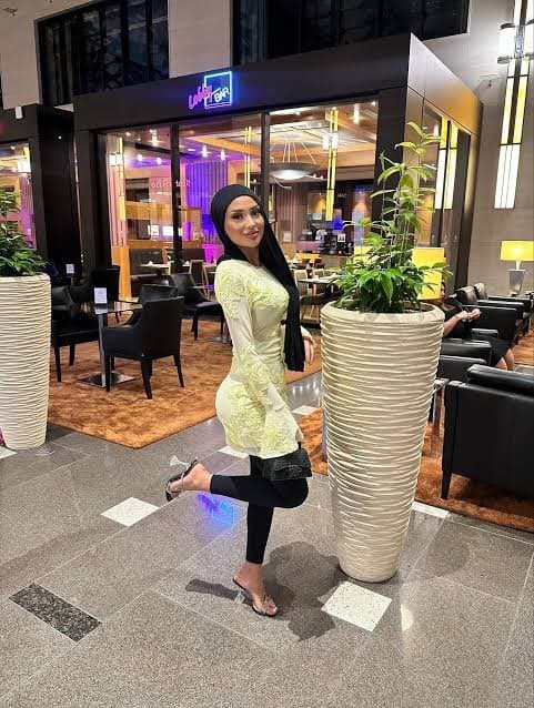 iraqi hoejabi with dsl showing why hijabi bitches r the best ????