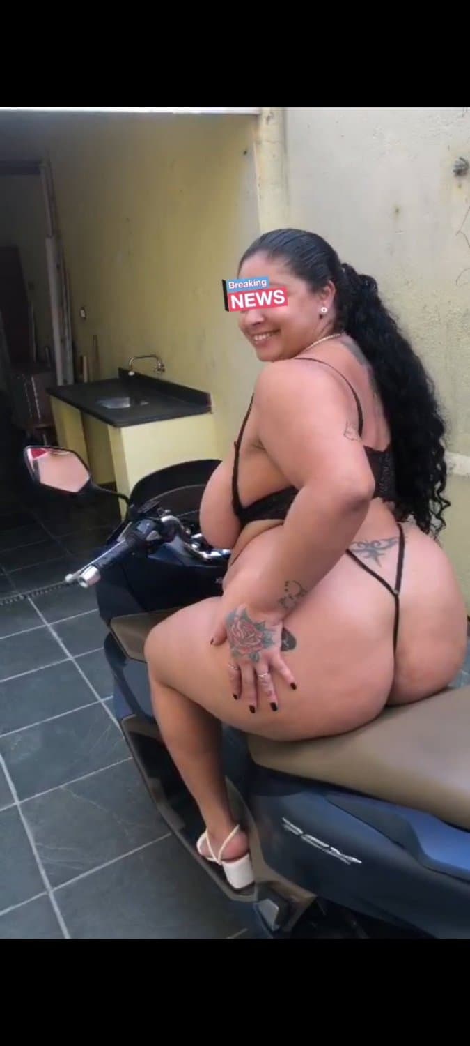Esposa gordinha é mulher pra no mínimo dois comer gostoso....gostosa do rabo gostoso