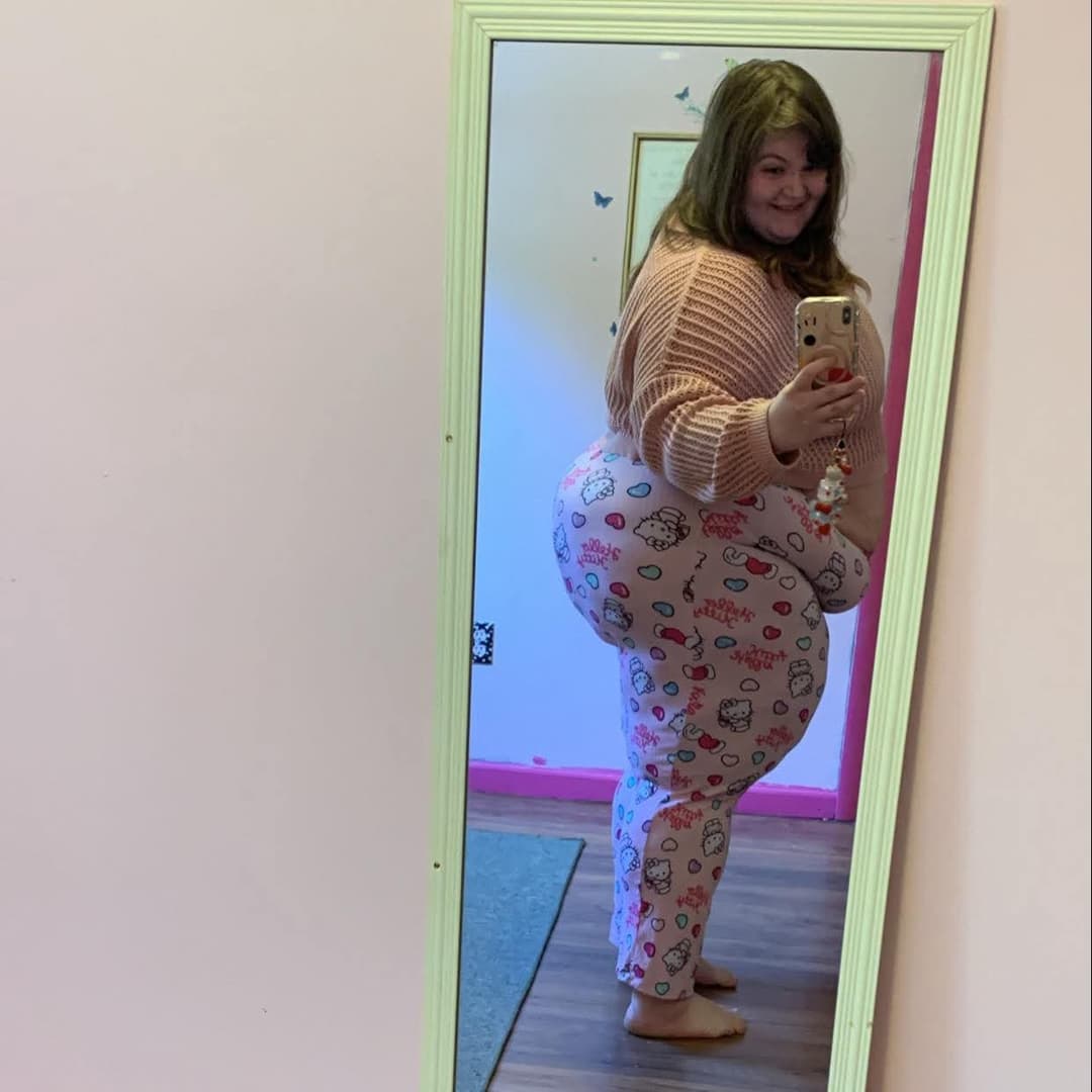 MASSIVE HUGE PAWG SSBBW BBW HUGE THICK BIG ASS GOONER MATERIAL
