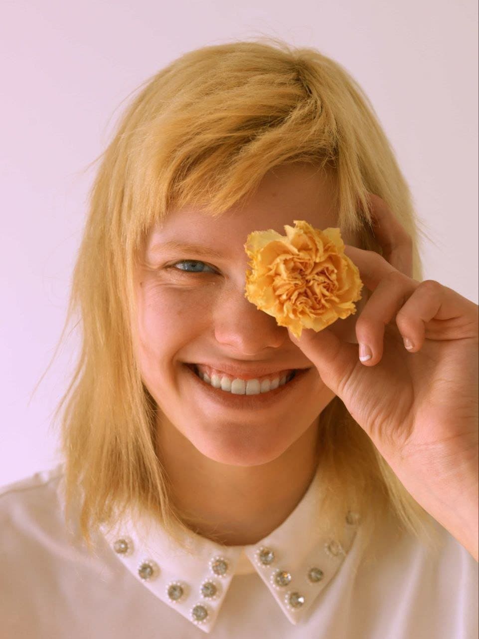 Model takes off her clothes, goes nude to try advance her career