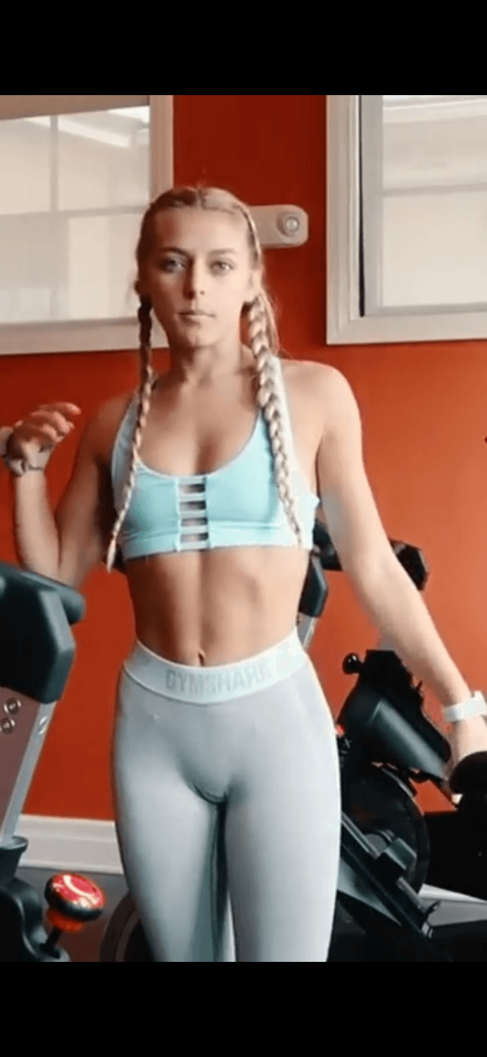 Hot blonde pussy print cameltoe ???