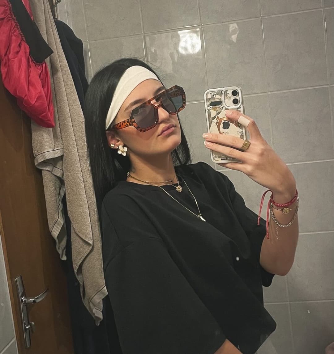 Francaise maigre au petit cul sexy