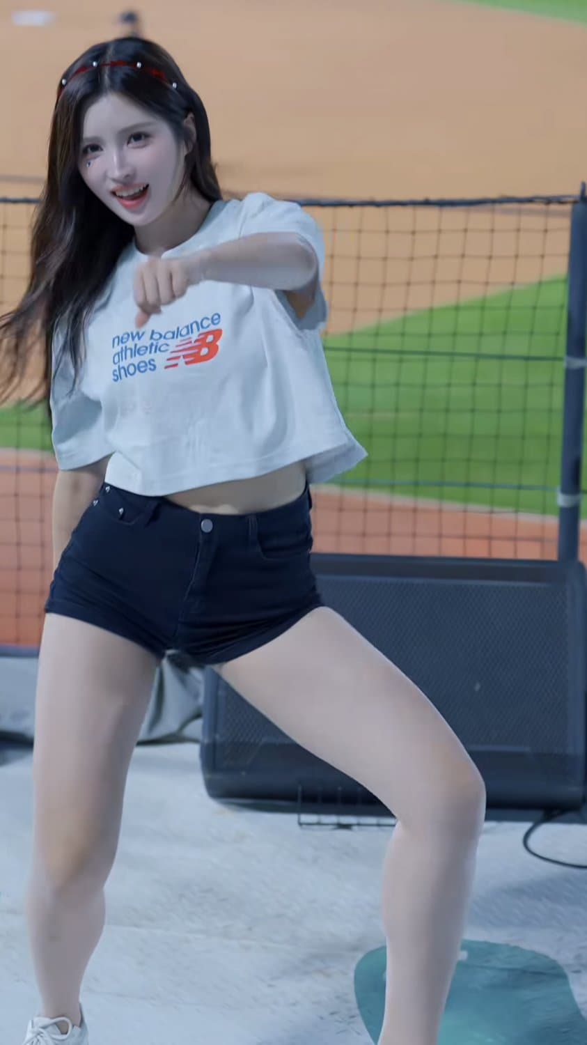 Korean cheerleader Kim Jung Won