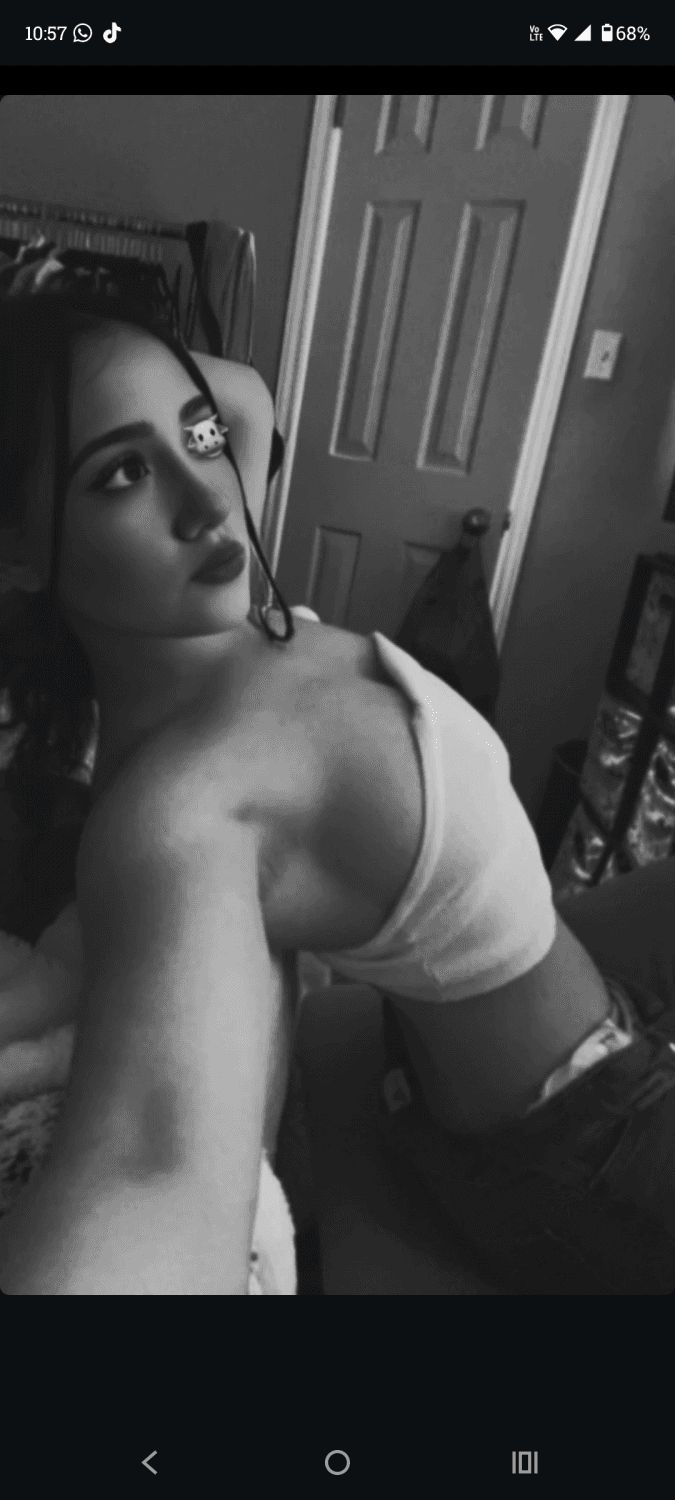 Flaquita hermosa con cuerpazo paso perfil