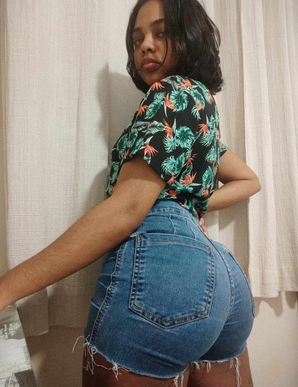 Big Booty sexy Girl Bent over Showing pussy