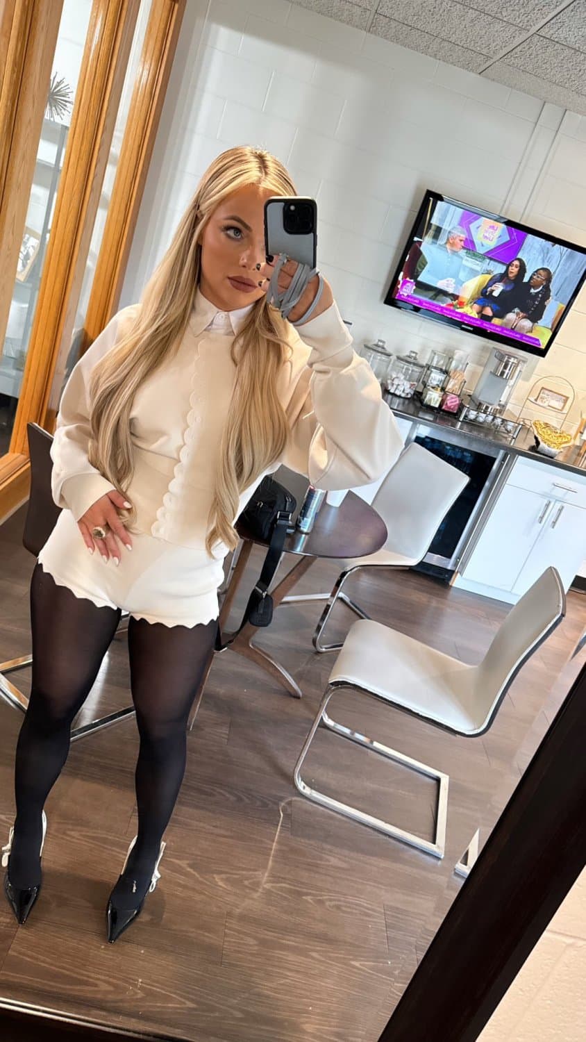 Cute & sexy Wrestling lady ??