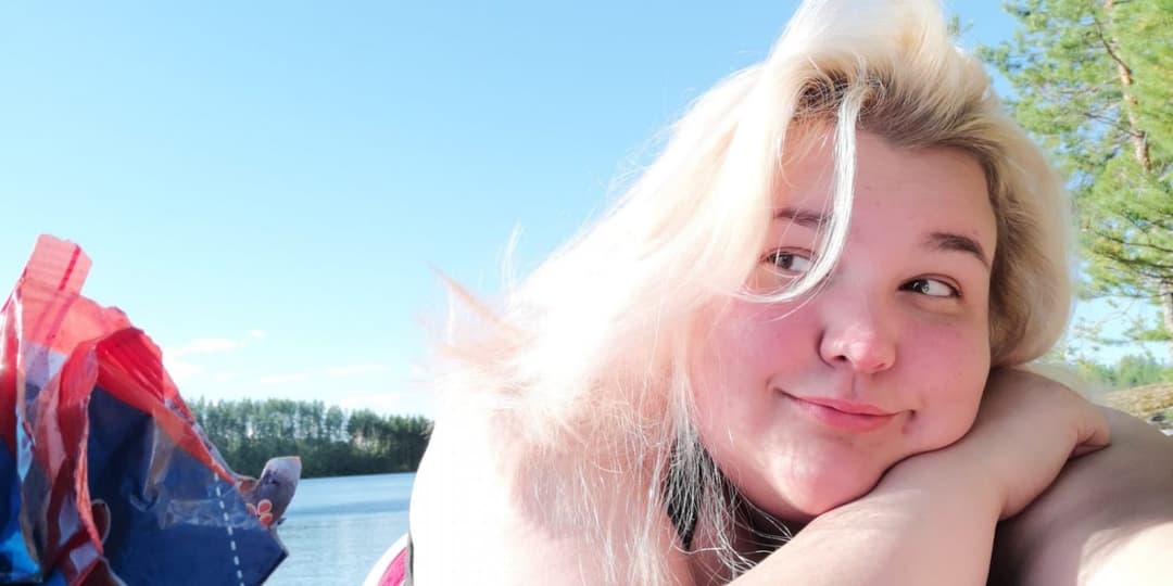 Blonde slut from Finland loves to show her curvy body