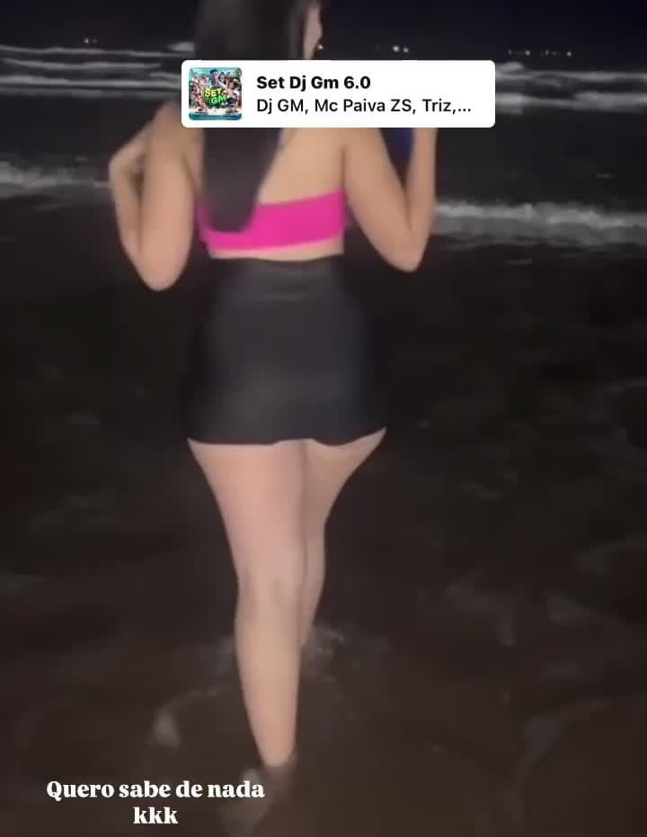 Rabuda branquinha batem muito e faça homenagem pra essa rabuda