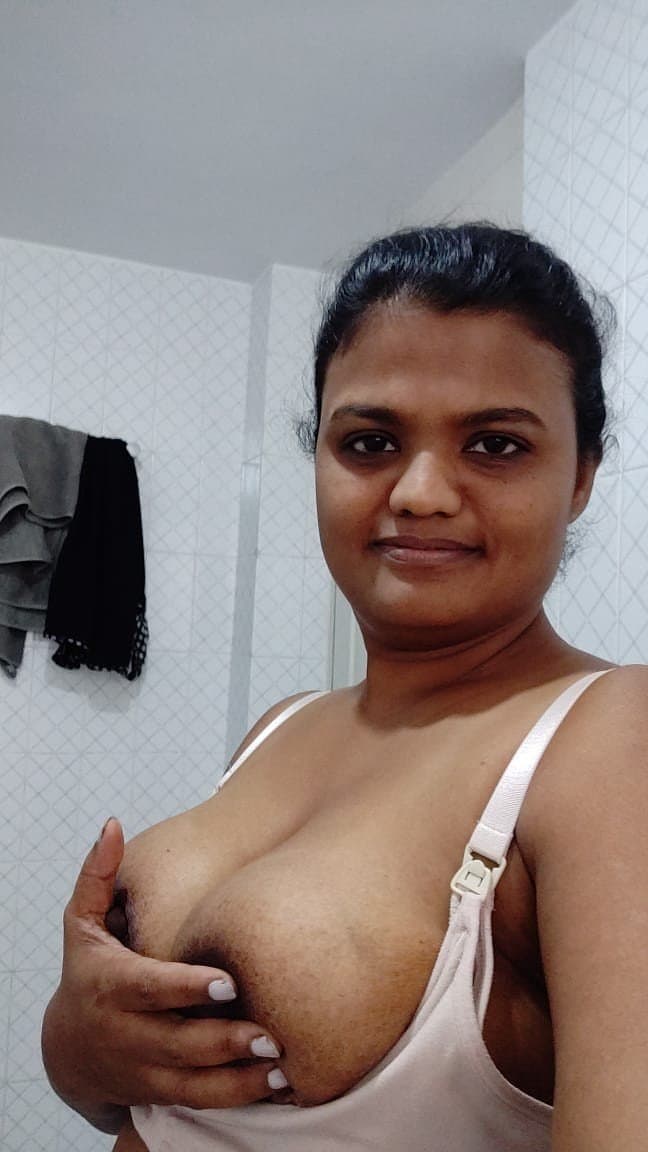 Famous Indian Webslut Likes to Show Off