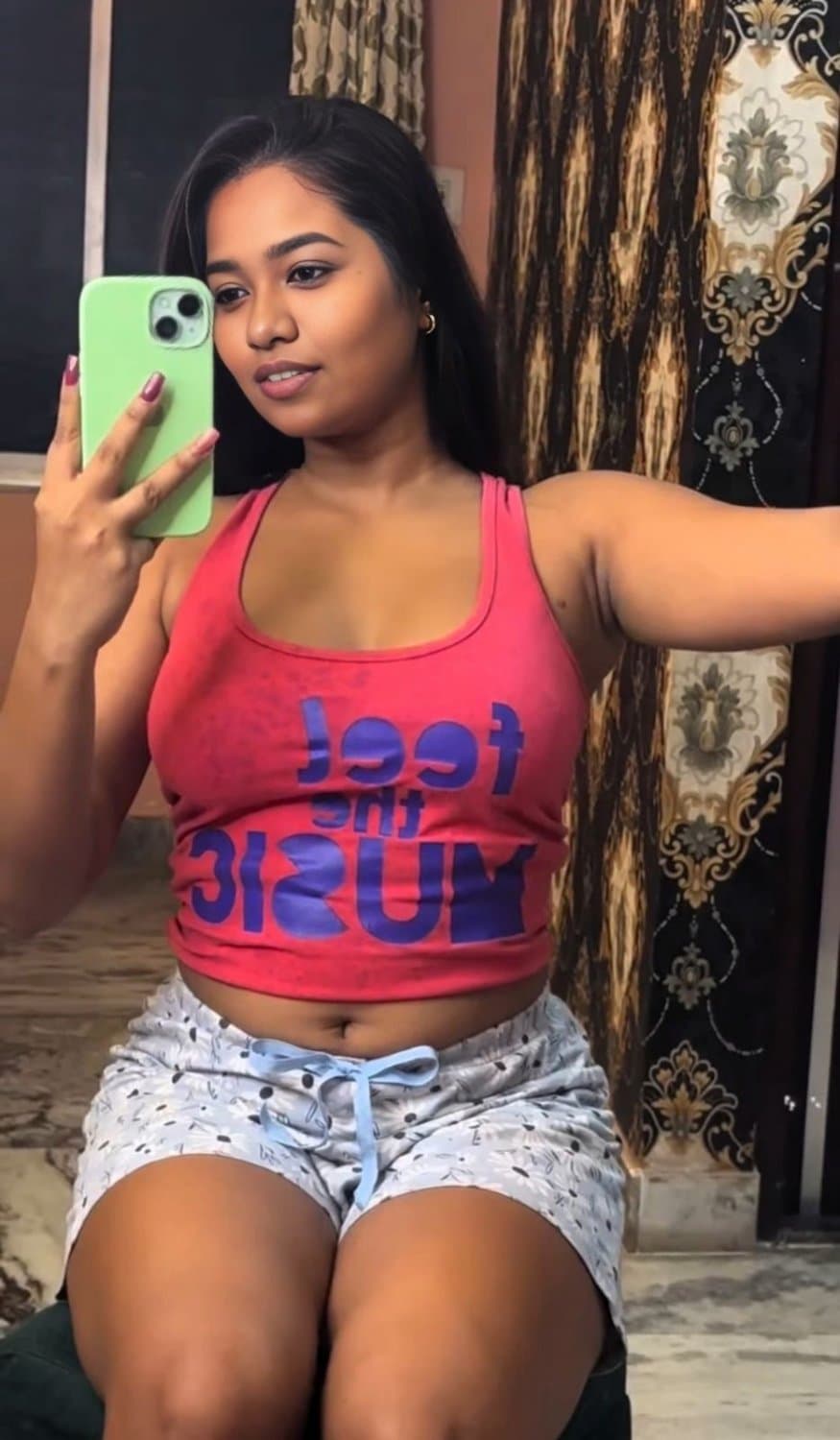 Mallu wife wants exposure