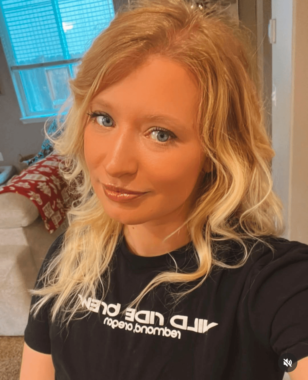 Stupid Dungeons and Dragons nerdy slut definitely needs locked up in a dungeon. Look at that face.?