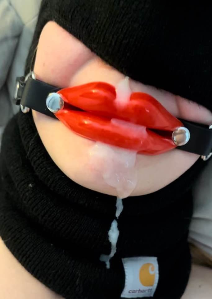 This slutty gf is the best cocksucker I have ever seen. BF kik @suggggyy. Kik @dickxu for same treat