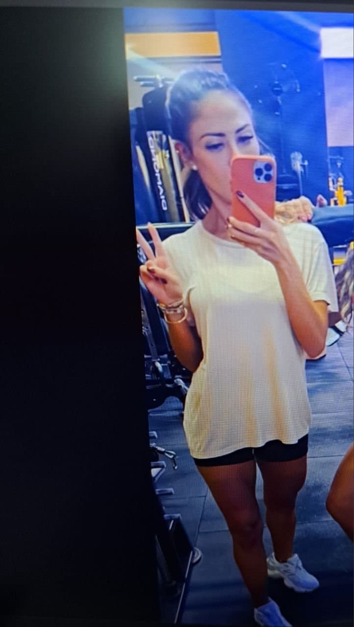 Loira gostosa, deixa todos de pau duro