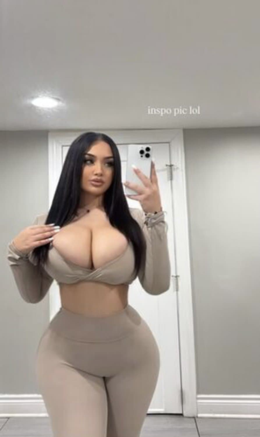 Lul babys is back if u from chi u know diz lil mama ya fuk wid her more on the bbw side or slim thic