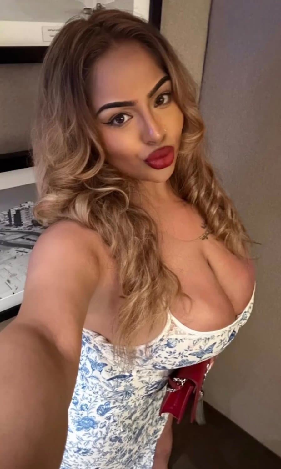 Nice tits sitting in tops 4❤️