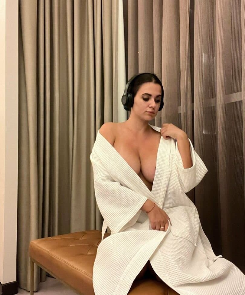 Click to view full size Fiona Bones headphones