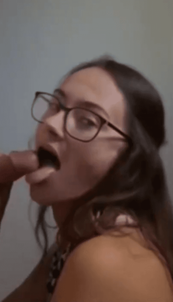 Pretty brunette girl great blowjob