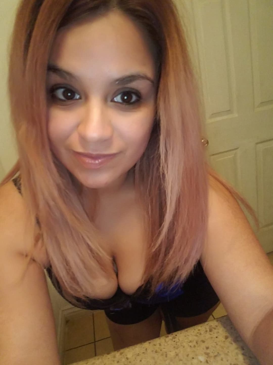Sexy Milf Rocio From Fresno CA cheats on her Husband and sends sexy pics to Sancho
