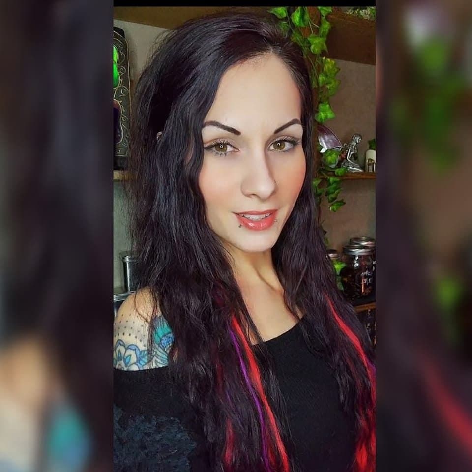 Jacqueline & Sarah get real down and dirty for the “brand that can’t be named” ?