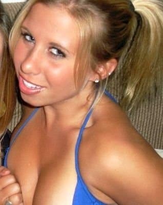 Hot blonde Jessi topless