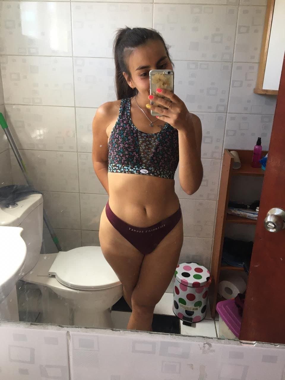 La putita Chilena de Santiago centro de Naiara Anais no se resistió a ser exhibida