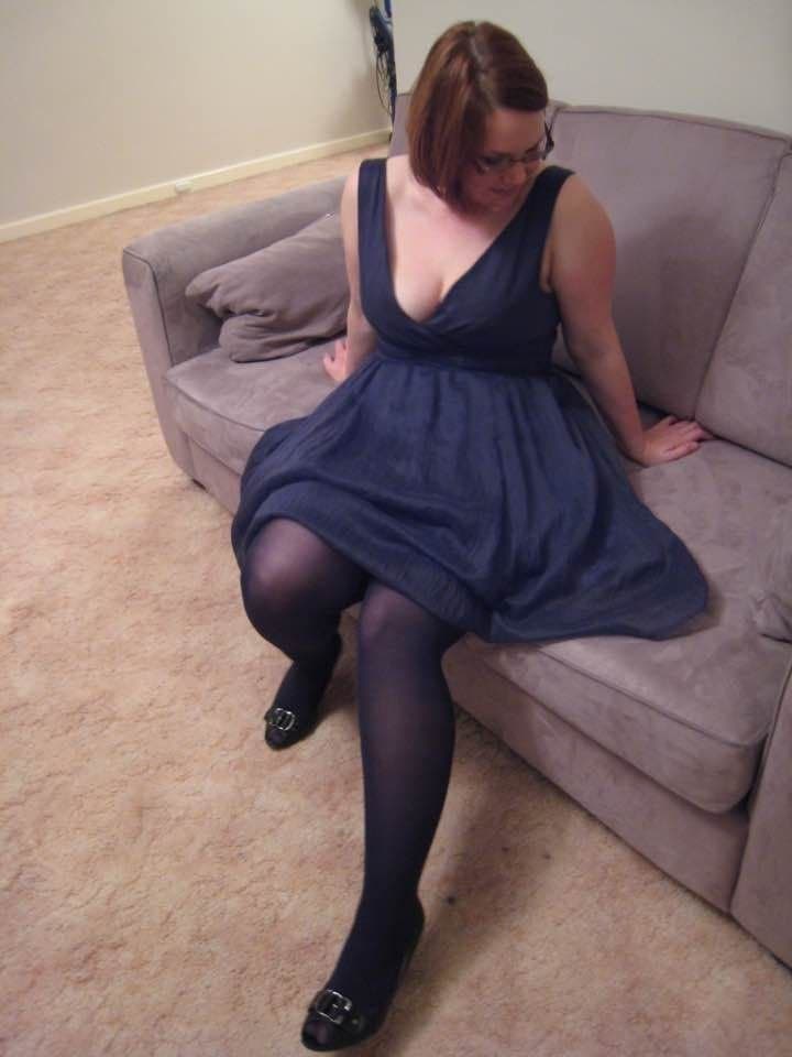 Nerdy wife has leg shaking orgasm