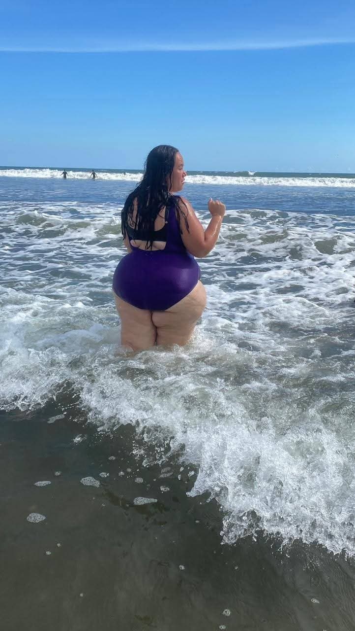 PEAR SHAPE THICK CURVY LATINA SSBBW BIG BOOTY ASS