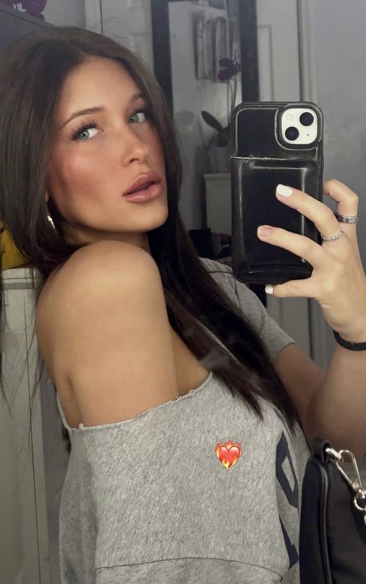 Smoking hot sorority bimbo babe is STACKED