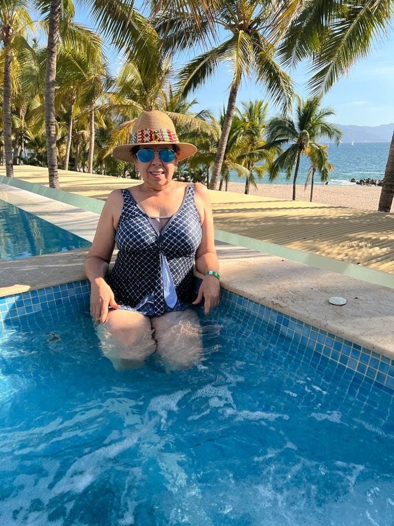 Click to view full size Más de Cristy Sanchez y Lety Cortes