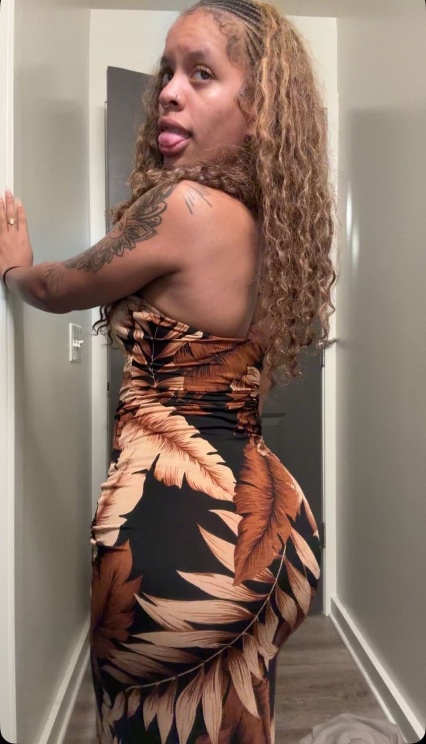 tahti shaking her little bubble booty in tight dress