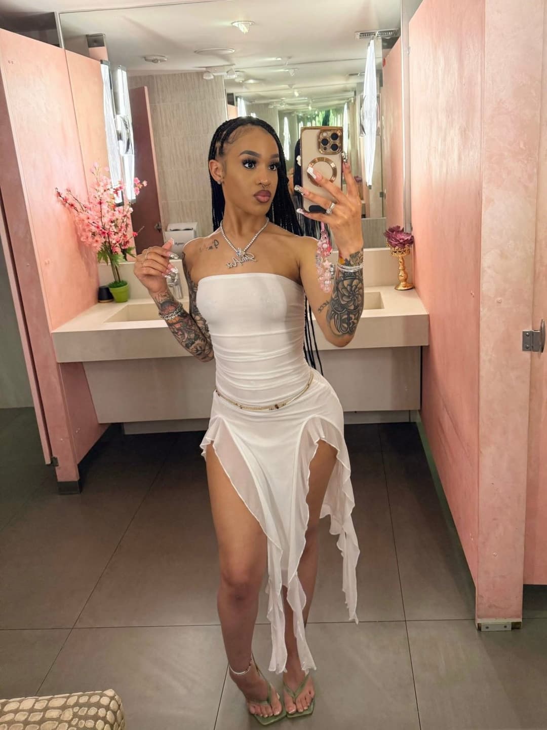 Fit ebony with phat ass & phat pussy print ???