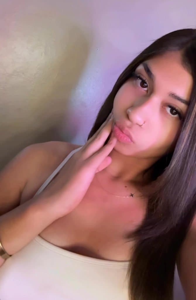 Tits and bare face ??