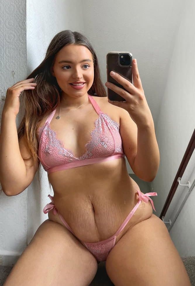British influencer Rachel showing off her mum bod in lingerie and swimwear