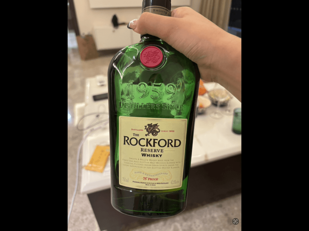 Click to view full size Japanese girl Loves a Indian Men shows feet and soles and cheats on bf in India