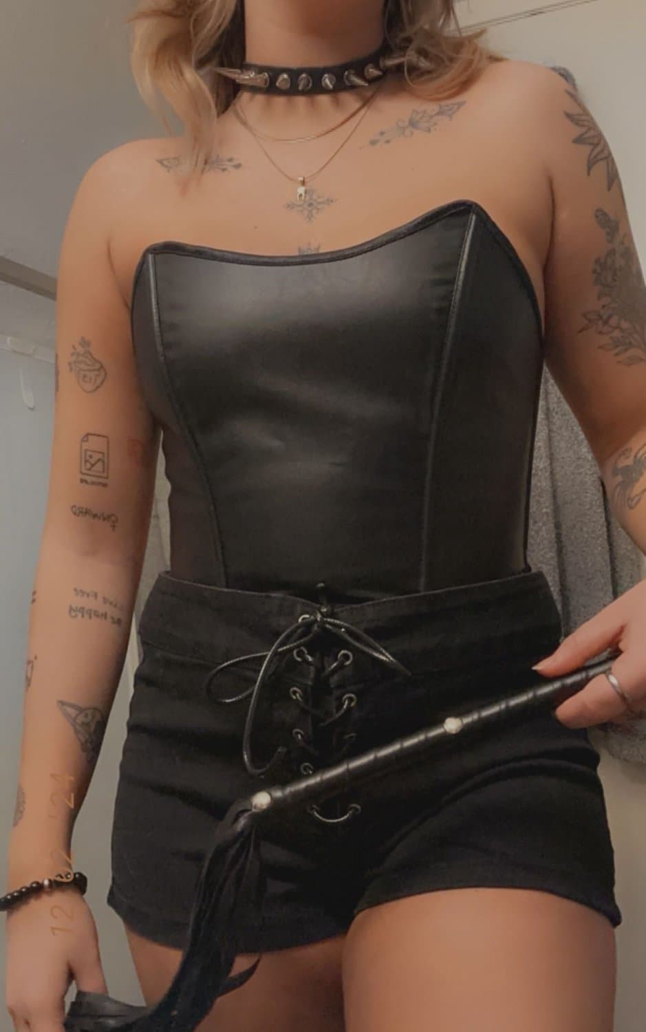 Young hipster slut plays with her pussy like daddy told her to