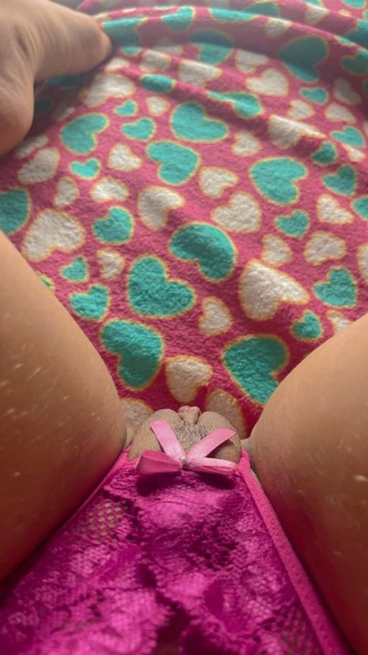 Morena safada do TKK teve seus vídeos vazados NET safada gravou se masturbando até gozar gostoso