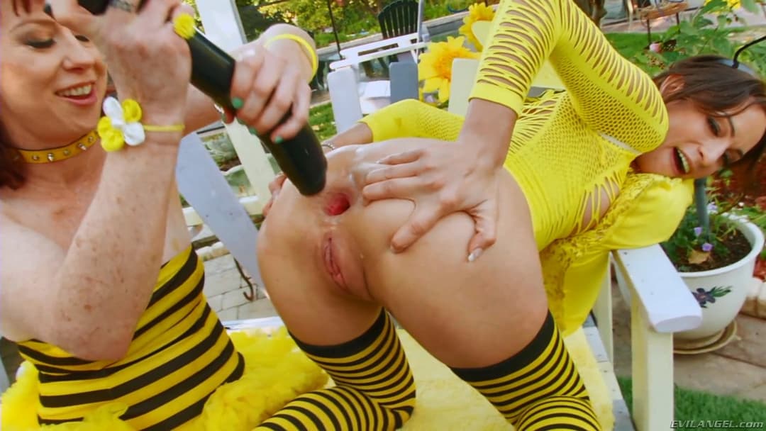 Ass Full Of Honey - Amber Rayne, Dirty Garden Girl