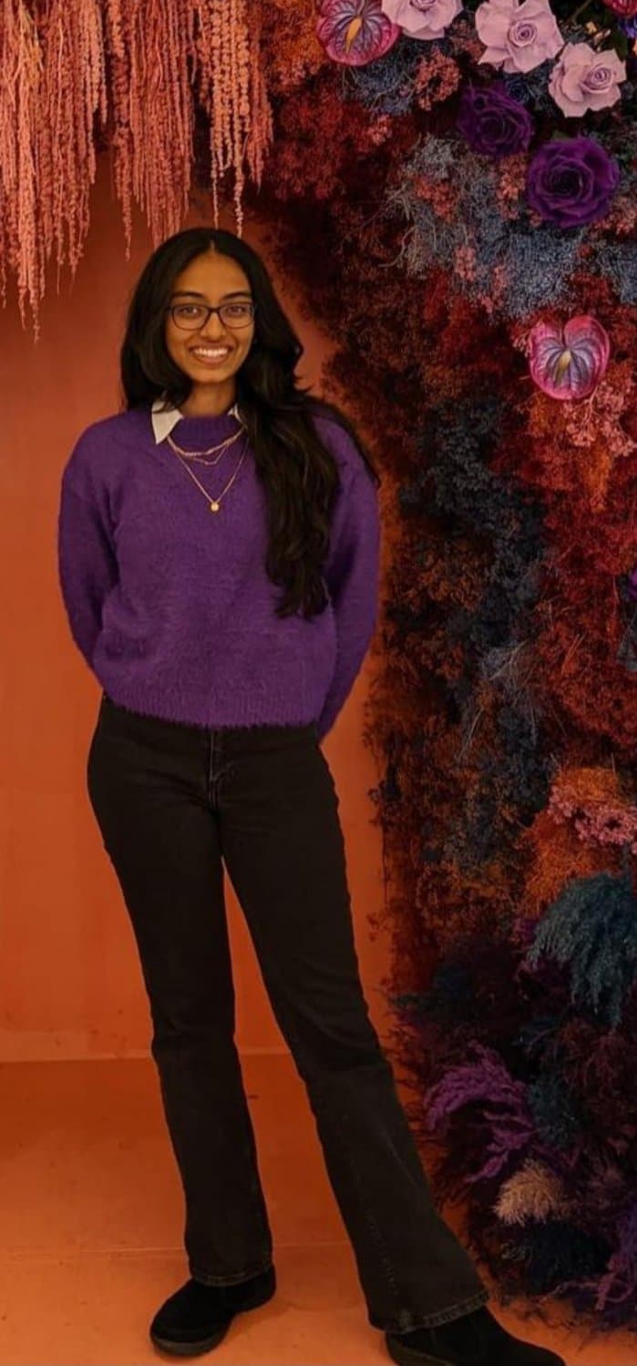 INDIAN CUTE TEEN W GLASSES SUCKING THE COCK DRY