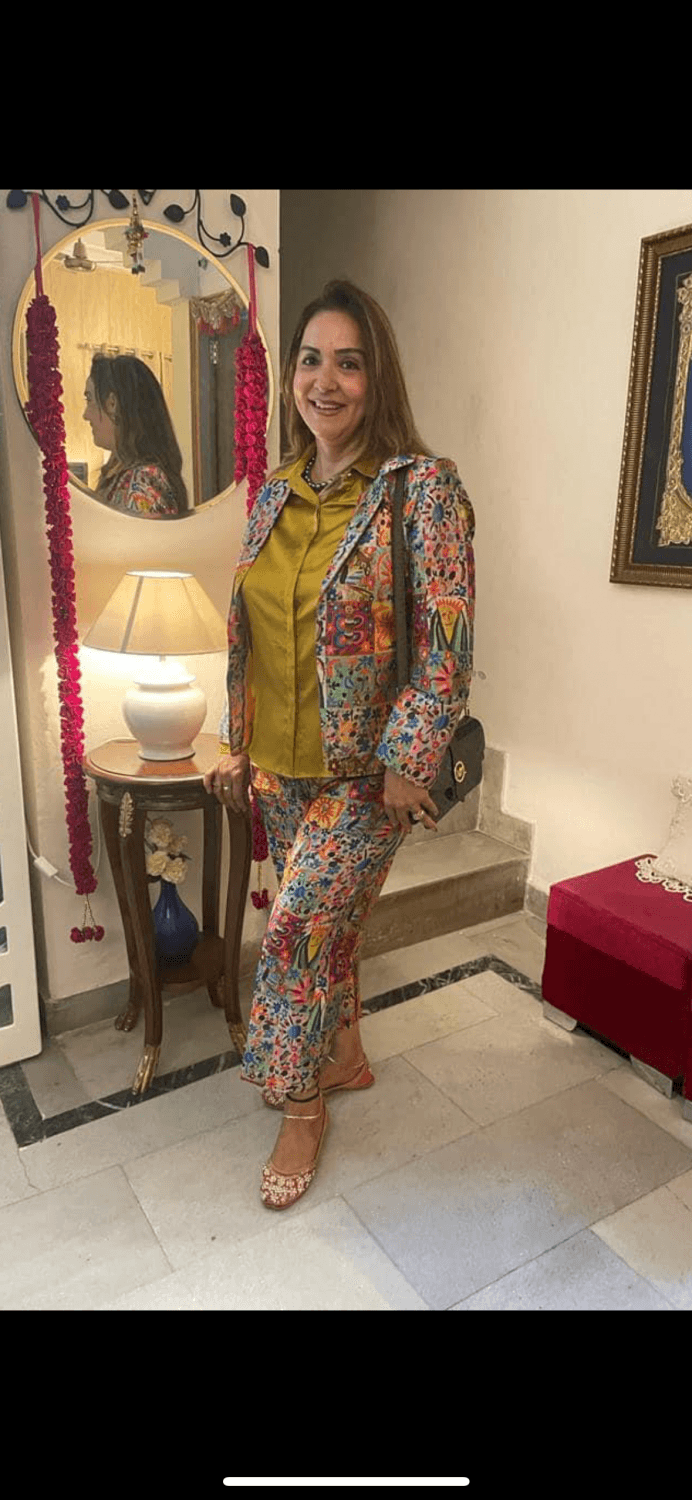 SEXY Hindu Indian Aunty Non Nude