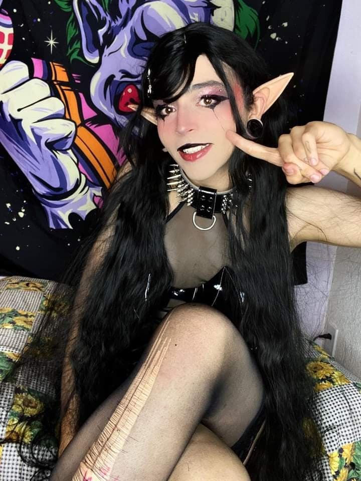 Click to view full size Alt Girl Dreaming