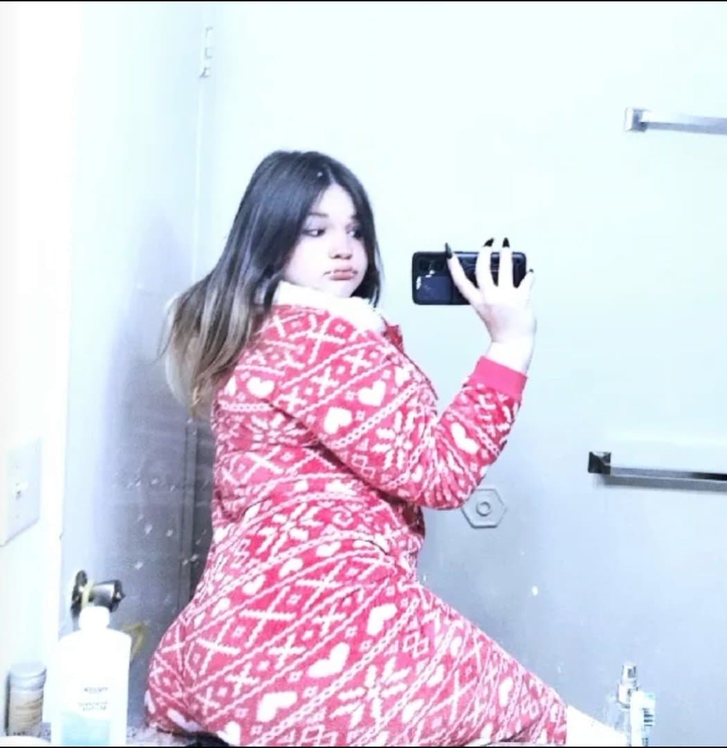 BAD BITCH TT GOONING US FOR FUN