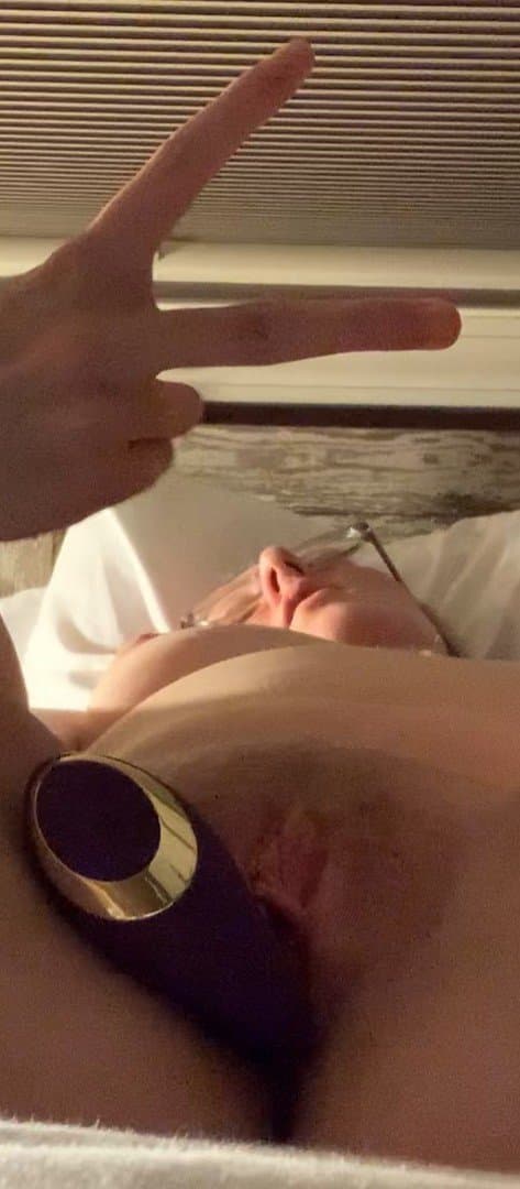 Amateur Thick Blonde Slut Spreads Pussy and Cums on Cam