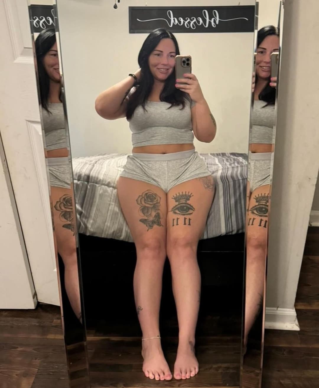 Click to view full size Hot mom / nudes coming soon