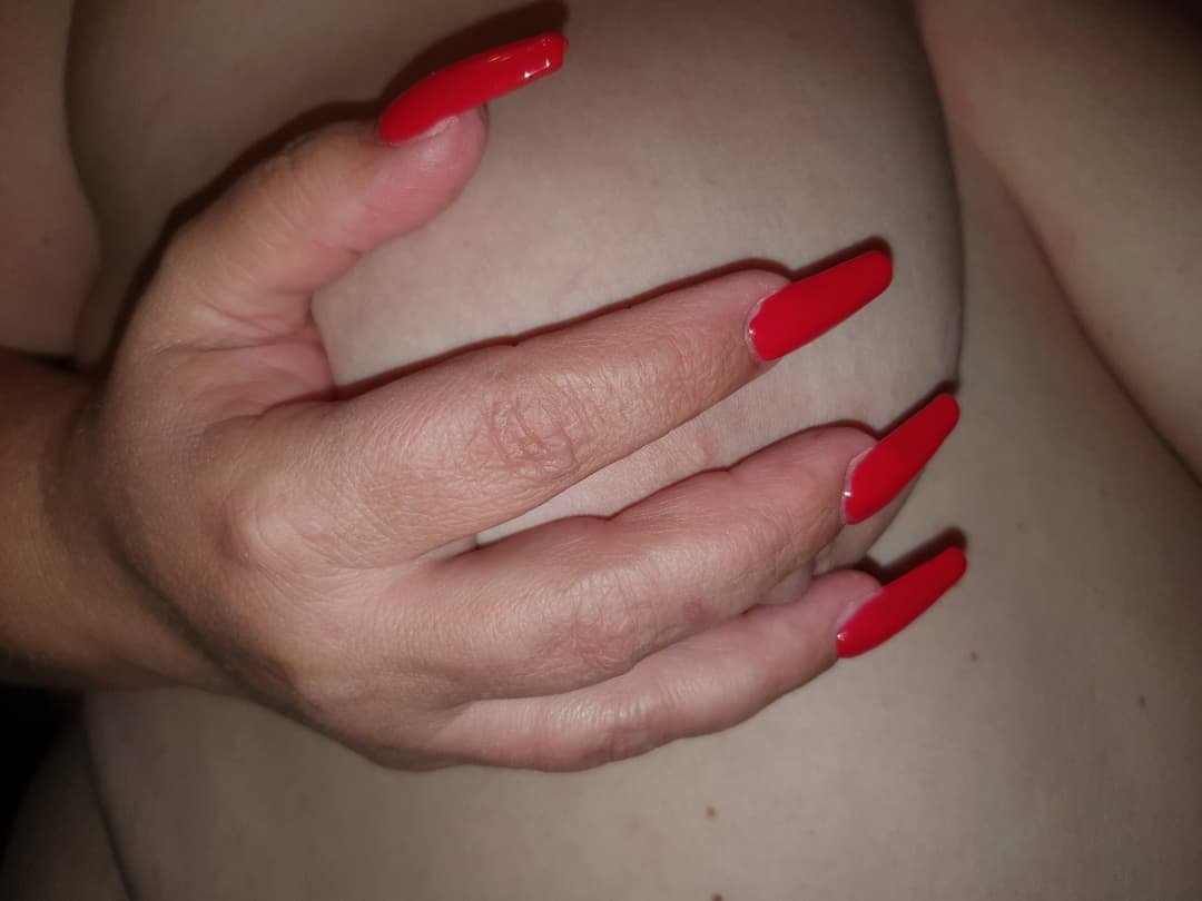Mega fat 175 KG german SSBBW with long red nails
