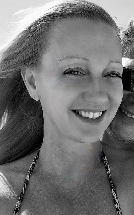 Tammie gave a quick show of her good looking fakies to the crowd and cameras at mardi gras