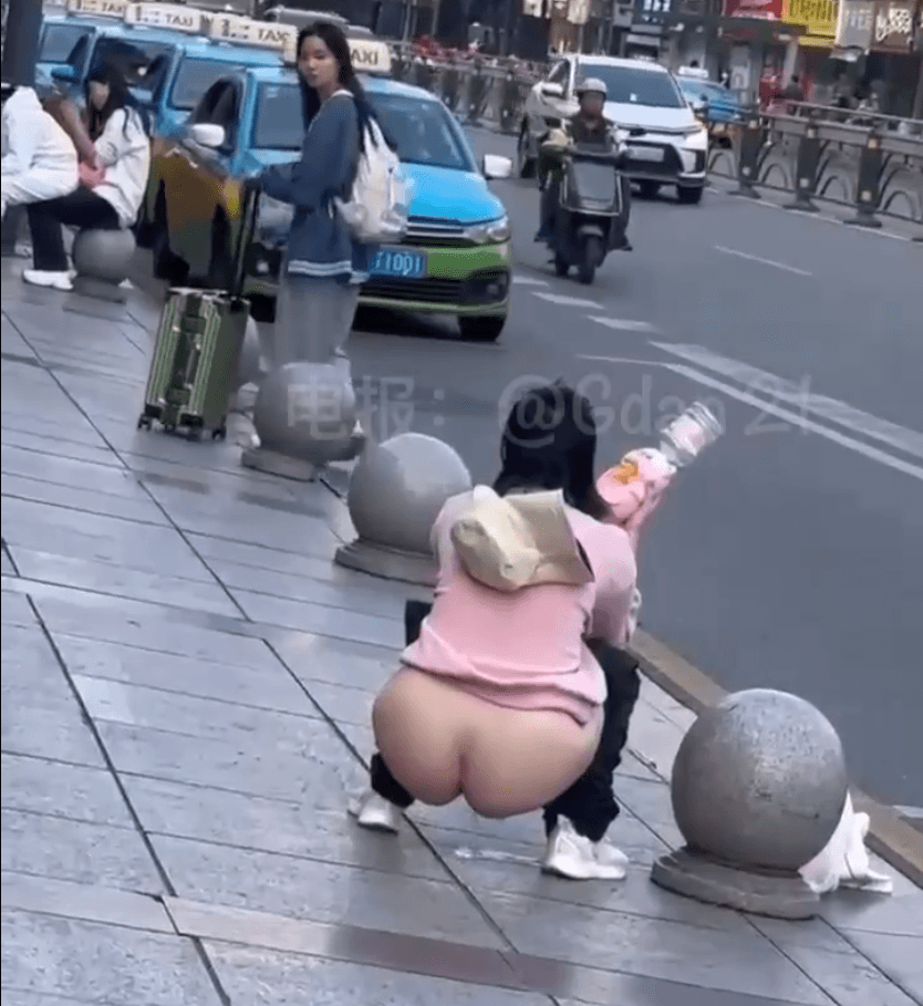 Compilation - pissing in public places