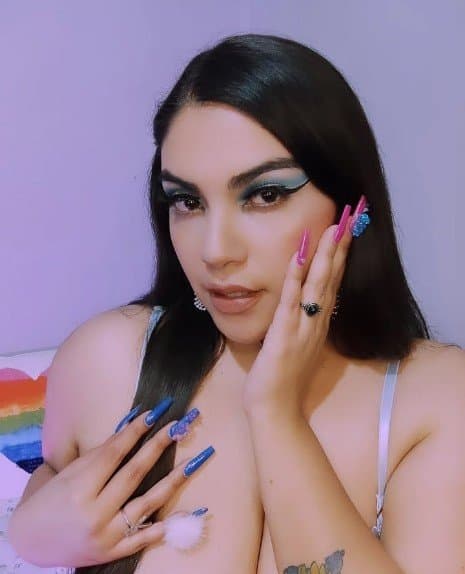 Click to view full size Anavy, que puta tetona mas caliente por ma verga, que rico lo chupa la perra????