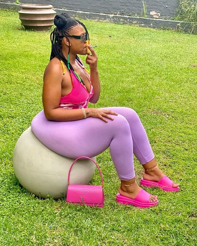 @Ms_Egbfun hourglass pear-shaped South African ass